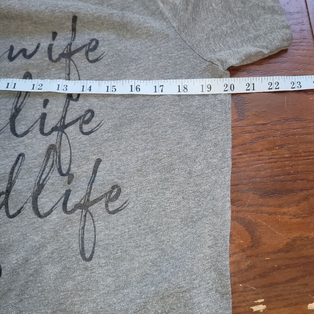 Farmwife Farmlife Blessedlife" Gray V-Neck T-Shirt - Size Large - Picture 5 of 6